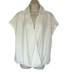 Dee Ella White top with collar and V neck size L